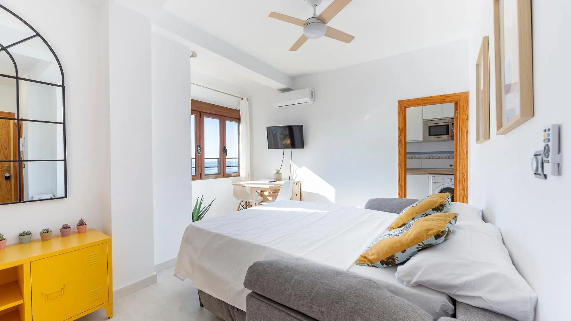 Lux&Cool Paseo Maritimo Apartment Almeria 0*,  Spain